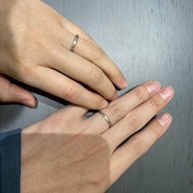 【出雲結(いずもゆい)の口コミ】 シンプルなデザインなため、普段の服装にもフォーマルな場面でも合わせら…