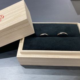 【出雲結(いずもゆい)の口コミ】 シンプルながらに可愛いデザインです。
ふたりの間に吹く風が穏やかで和や…