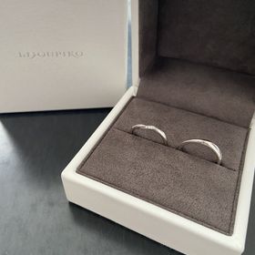 【Galopine & Galopin(ガロピーネガロパン)の口コミ】 綺麗なウェーブが特徴的でどこから見てもダイヤがキラキラして見えて綺麗…