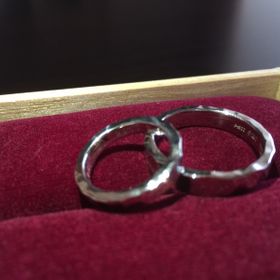 【ichi(イチ)の口コミ】 鍛造で作られており、唯一の指輪であること、デザインもとても気に入って…