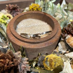 【鎌倉彫金工房の口コミ】 どちらも手作りの指輪です。つちめは、自分の打ち方次第で模様が変わるの…