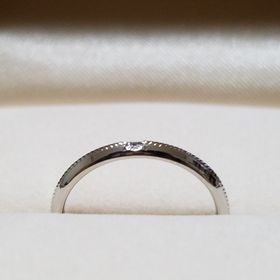 【DEAREST(ディアレスト)】の口コミ 普段づかいの指輪を　探していました　
いろいろデザインがあって悩みまし...