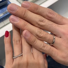 【Veramore(ヴェラモーレ)の口コミ】 レディースの指輪のデザインがとてもかわいく選択しました。ダイヤがちり…