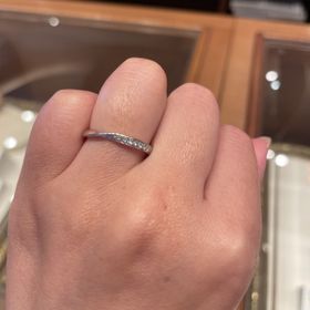 【ケイウノ ブライダル(K.UNO BRIDAL)の口コミ】 決め手はなんといってもデザインです。
全体的にダイヤをキラキラさせるの…