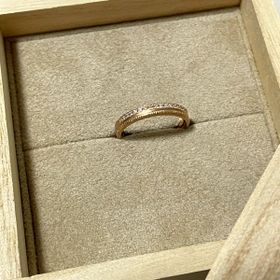 【YUKA HOJO(ユカホウジョウ)の口コミ】 マットな質感に繊細で凝ったデザイン、肌に馴染むピンクゴールド、どこを…