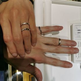 【SUEHIRO(スエヒロ)の口コミ】 彼女がV字のリングがいいと言っており、自分は特にこだわりがなかったので…