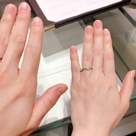 【アイプリモ(I-PRIMO)の口コミ】 プラチナのリングを探していて最初に試着した結婚指輪でした。手指の形か…