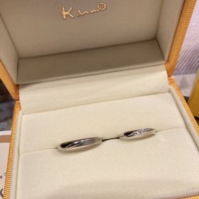 【ケイウノ ブライダル(K.UNO BRIDAL)の口コミ】 店頭にあるデザインからセミオーダーができるようになっています。ダイヤ…