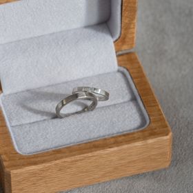 【Cayof(カヨフ)の口コミ】 毎日つけるならシンプルで飽きがこないデザインで煌びやかでないものがい…