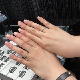 【ラザール ダイヤモンド(LAZARE DIAMOND)の口コミ】 シンプルすぎず、派手すないデザインを探しており、こちらの商品を試着し…