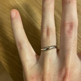 【ケイウノ ブライダル(K.UNO BRIDAL)の口コミ】 指輪の模様のところにオーダーでピンクゴールドを入れたことで、さりげな…