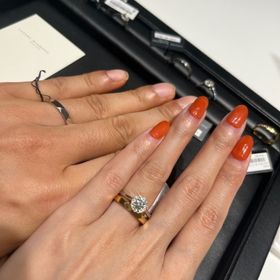 【ラザール ダイヤモンド(LAZARE DIAMOND)の口コミ】 婚約指輪はメレダイヤで華やかさがあるデザインを探していました。指輪の…