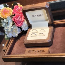 【TANZO.(鍛造指輪)の口コミ】 鍛造製法にこだわった、高強度で1つ1つ丁寧に仕上げて頂きました。
デザイ…