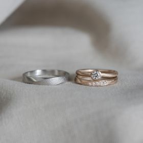 【Cayof(カヨフ)の口コミ】 2人とも、できるかぎりシンプルなものを！大切にしました。また結婚指輪と…