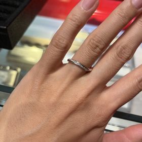 【AFFLUX(アフラックス)の口コミ】 ２種類の指輪で悩んでおり、一つは逆ウェーブで指がとても綺麗に長く見え…