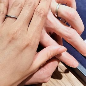 【BIJOUPIKO(ビジュピコ)の口コミ】 彼女はV字のリングを探していたのですが、自分は、ストレートデザインを希…