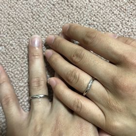 【銀座ダイヤモンドシライシの口コミ】 指輪のデザインがかなり気に入りました。特にウェーブになっている部分が…