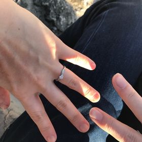 【銀座ダイヤモンドシライシの口コミ】 一目見て気に入りました。ゴツイデザインではなく、シンプルで日常着けて…