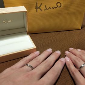 【ケイウノ ブライダル(K.UNO BRIDAL)の口コミ】 二人共、水かきが深めで、ストレートの形状よりもウェーブ状のリングの方…