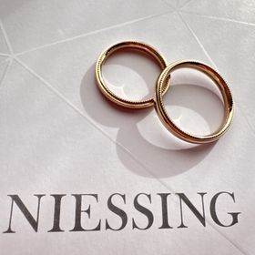 【NIESSING(ニーシング)の口コミ】 指輪の付け心地もよく、鍛造という丈夫な素材なのが好きなところです。
ミ…