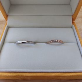 【ケイウノ ブライダル(K.UNO BRIDAL)の口コミ】 デザインはシンプルでありながら、少しウェーブしているものを選びました…