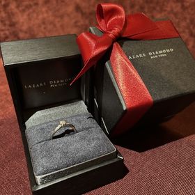 【ラザール ダイヤモンド(LAZARE DIAMOND)の口コミ】 どこから見てもダイヤモンドの輝きが目立つデザインでとても気に入ってい…