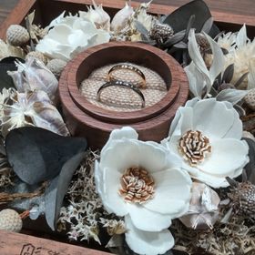 【鎌倉彫金工房の口コミ】 色はシルバーとゴールド。形状はゴールドが丸状でシルバーは平です。どち…