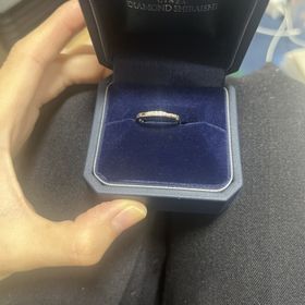 【銀座ダイヤモンドシライシの口コミ】 リングの幅について、太すぎず細すぎず、つけ心地がとても良かった。
小さ…