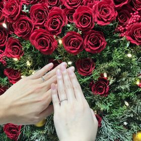 【ラザール ダイヤモンド(LAZARE DIAMOND)の口コミ】 小ぶりなダイヤモンドが4つ入り、全体的に輝きを見せてくれるようなデザイ…