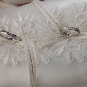 【PILOT BRIDAL(パイロットブライダル)の口コミ】 デザインもありきたりのものより、少し変わったデザインがよく、鍛造製造…