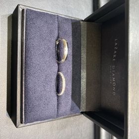 【ラザール ダイヤモンド(LAZARE DIAMOND)の口コミ】 指輪のデザインについて、ダイヤモンドが大きく見えるのが特徴です。暗い…