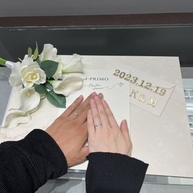 【アイプリモ(I-PRIMO)の口コミ】 私たちの指輪はシンプルにみえるが、よくよく見ると繊細なデザインで、実…