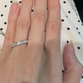 【エクセルコダイヤモンド(EXELCO DIAMOND)の口コミ】 キラキラのデザインが好きなので、結婚指輪はハーフエタニティと決めてい…