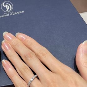 【銀座ダイヤモンドシライシの口コミ】 ダイヤモンドシライシさんにて、ハーフエタニティリングを試着しました。…