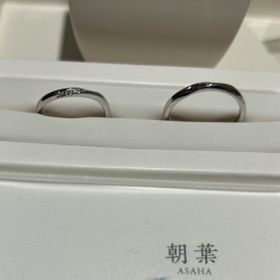 【俄(にわか)の口コミ】 朝葉という商品です。シンプルですが、女性はダイヤが少し入っていました…