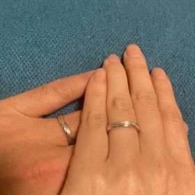 【エクセルコダイヤモンド(EXELCO DIAMOND)の口コミ】 デザインは他のブランドにはないもので、特別感がある。石が指輪全体に入…