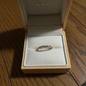 【ケイウノ ブライダル(K.UNO BRIDAL)の口コミ】 一粒のダイヤが付いているような王道の婚約指輪だとなかなか普段使いが難…