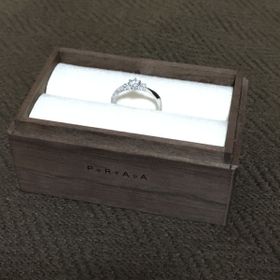 【PORTADA(ポルターダ)の口コミ】 婚約指輪もできるだけ普段から付けたくて、あまり引っかかりのないデザイ…