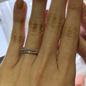 【ヴァン クリーフ＆アーペル(Van Cleef & Arpels)の口コミ】 デザインが個性的でとても可愛らしい指輪だと感じました。ヴァンクリーフ…