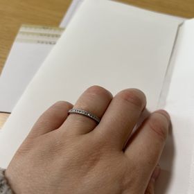 【銀座ダイヤモンドシライシの口コミ】 一粒ダイヤにも憧れていましたが、普段使いや結婚指輪を重ね付けしたかっ…