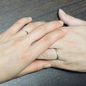 【銀座ダイヤモンドシライシの口コミ】 ・日本人の指の付け根の形にあいやすいウェーブデザイン
・エンゲージリン…