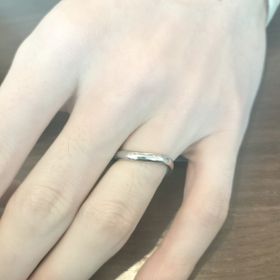 【アンジェリックフォセッテ(Angelique Fossette)の口コミ】 モンクールというモデルを少しアレンジしてもらいました。3mm程度で太めで…