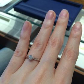 【銀座ダイヤモンドシライシの口コミ】 彼がひとりでダイヤを選んできてくれて、クリスマスにプロポーズしてくれ…