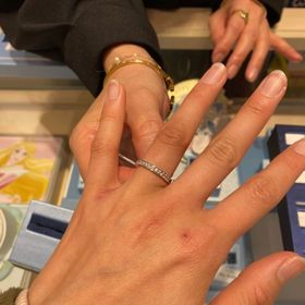 【ミルフローラ(Milluflora)の口コミ】 一生に一度の指輪はゴージャスでキラキラいっぱいがいいというご要望をお…