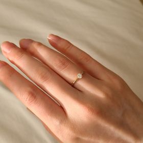 【KITAGAWA(キタガワ)の口コミ】 シンプルなデザインですが華奢で洗練された雰囲気です。ピンクゴールドが…