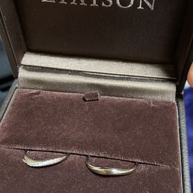 【LIAISON(リエゾン)の口コミ】 プラチナ素材で変色しにくく、大粒のダイヤがキラキラと輝いて綺麗です。…