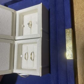 【AMOUR AMULET(アムール・アミュレット)の口コミ】 イエローゴールドかプラチナで迷っていたので、どちらも入っているこの指…