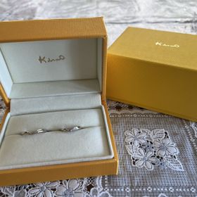 【ケイウノ ブライダル(K.UNO BRIDAL)の口コミ】 2色使いでデザインがかわいくて気に入りました。
プロポーズでもらったリ…