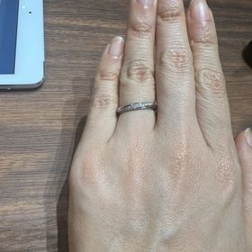 【4℃ BRIDAL(ヨンドシーブライダル)の口コミ】 エレガントシンプルでもダイヤモンドの輝きもあり惹かれました！人とは違…