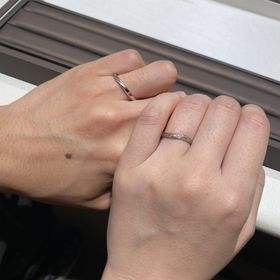 【アイプリモ(I-PRIMO)の口コミ】 ダイヤが3つ入っていて、控えめだけど美しいところがいいと思いました。
…